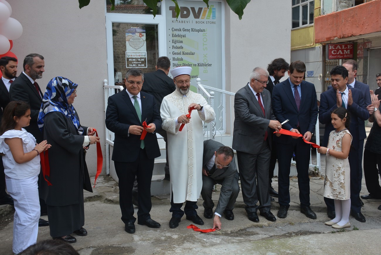 Diyanet İşleri Başkanı Erbaş: “Filistin’de, Gazze’de zalim siyonistler Müslümanları katlediyor. Buna kim engel olacak? Bizler engel olacağız”