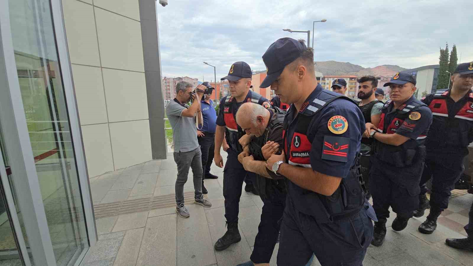 Eski muhtarı öldüren yeni muhtar hakim karşısında