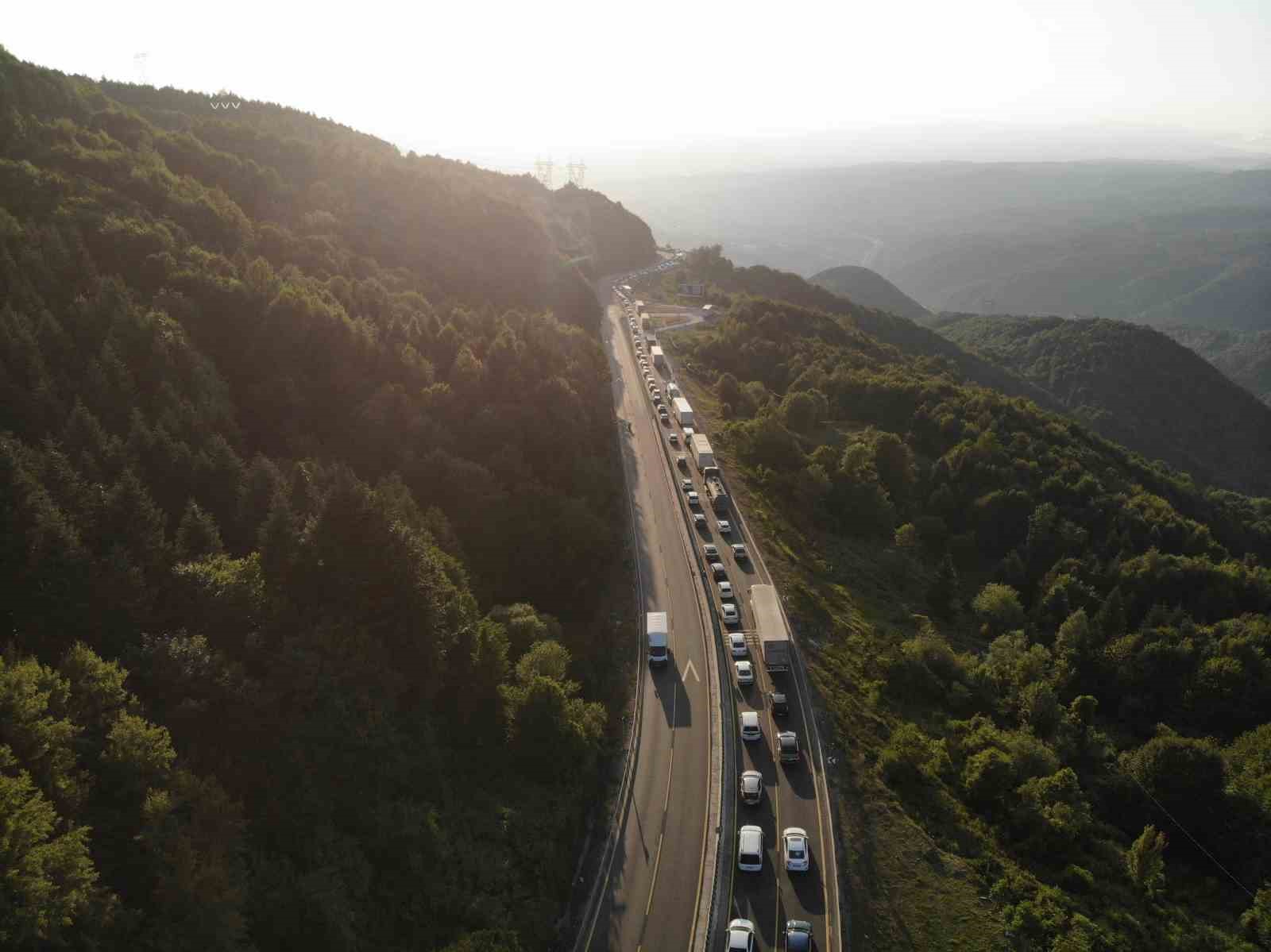 Pazar günü Bolu’dan İstanbul’a ağır taşıtlara geçiş sınırlandırıldı