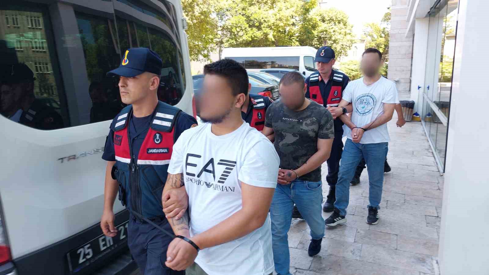 Samsun’da jandarma tarafından uyuşturucu ve silah ele geçirildi: 3 gözaltı