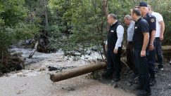 Artvin Valisi Ünsal, sel bölgesinde incelemelerde bulundu